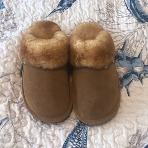 Women’s Fuzzy Slippers